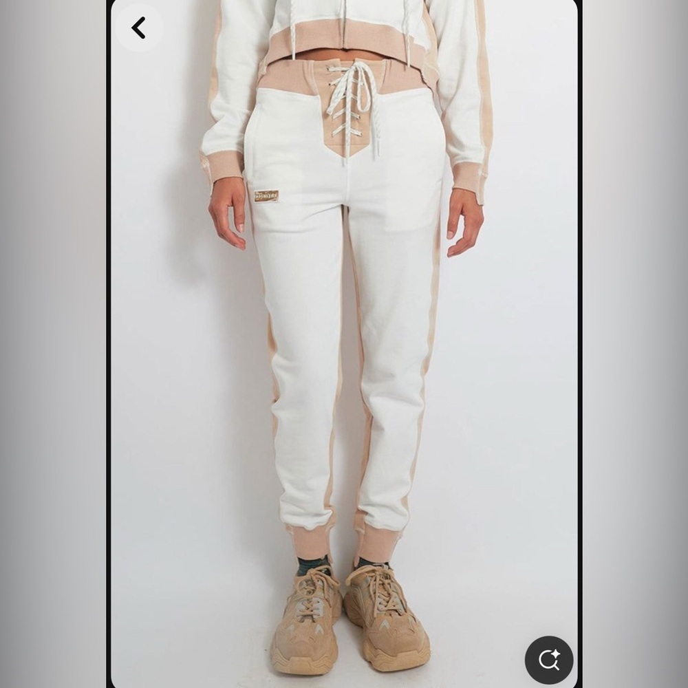 Magnlens Safari lace-front joggers.  NWT Size Medium.